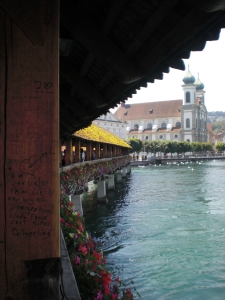 Blick von der Kapellbrücke zurück zur Altstadt