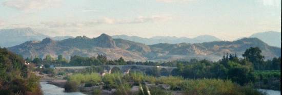 ponton-Brücke von Aspendos von der Schnellstraße aus gesehen