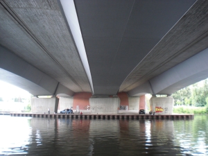 Dahmebrücke: Untersicht BAB10 (li) undStraße (re)