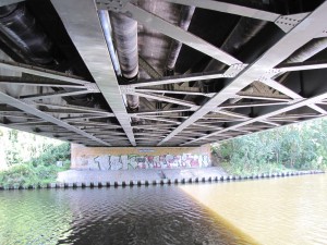 Eugen-Kleine-Brücke über den Teltowkanal Untersicht
