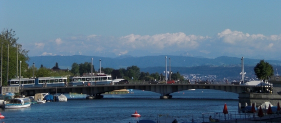 ponton-Stahlbrücke über den Limmat am Zürcher See