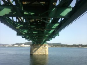 Untersicht der Brücke vom nördlichen Ufer aus gesehen